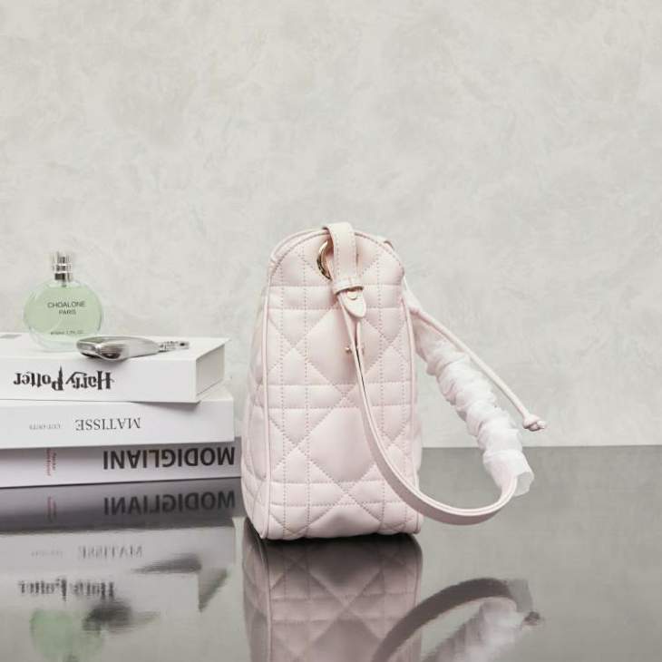 Picture of Dior Handbags _SKUfw239322642fw